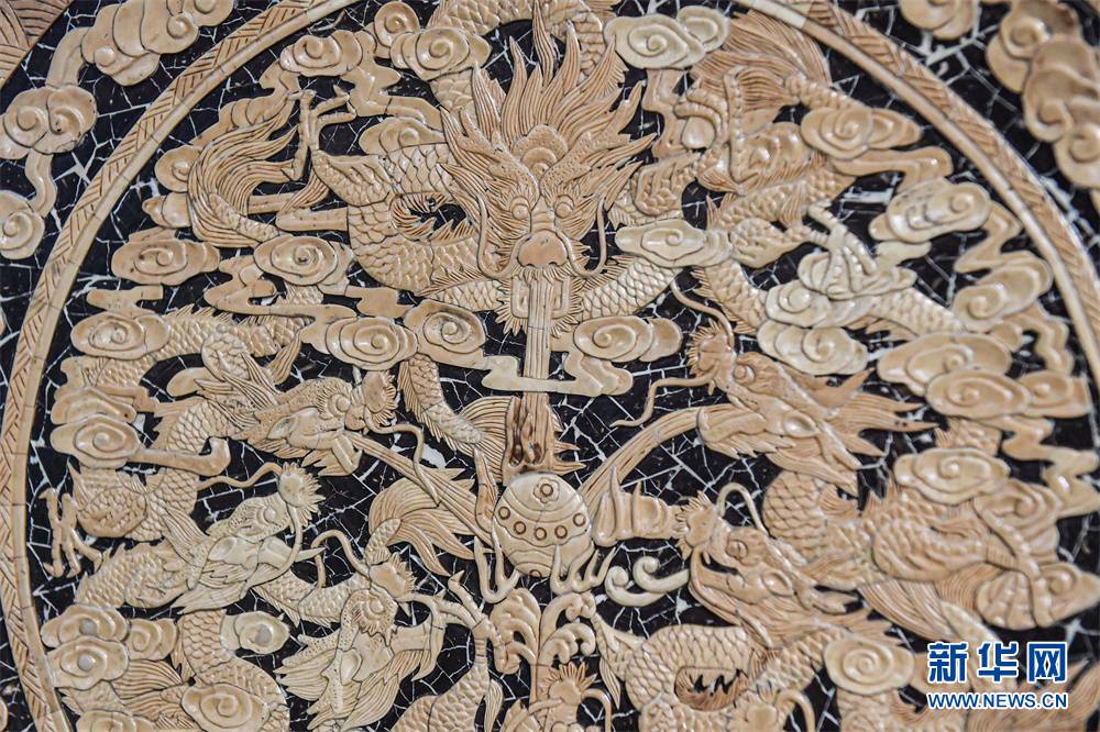 Hainan: erede dell'arte millenaria dell'intaglio in noce di cocco