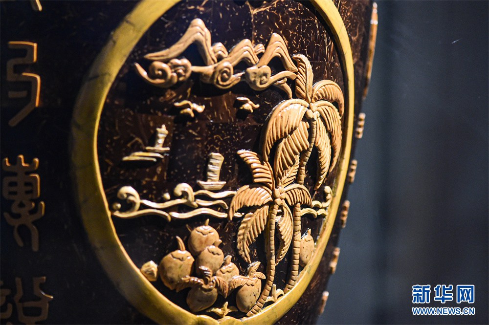 Hainan: erede dell'arte millenaria dell'intaglio in noce di cocco