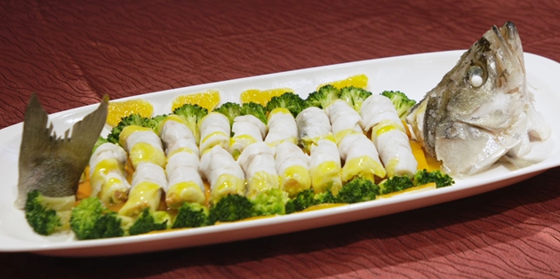 Piatto a base di branzino da Weifang, provincia dello Shandong. Fino al 2 novembre, il piatto è al primo posto nella competizione con 581.527 voti. (Foto fornita a chinadaily.com.cn)