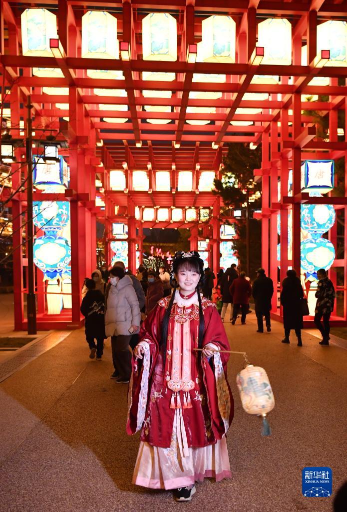Xi'an, lanterne per dare il benvenuto alla Festa delle Lanterne