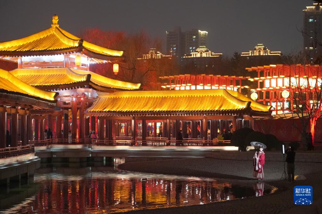 Xi'an, lanterne per dare il benvenuto alla Festa delle Lanterne