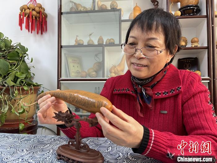 Gansu: affreschi di Dunhuang intagliati sulle cucurbite