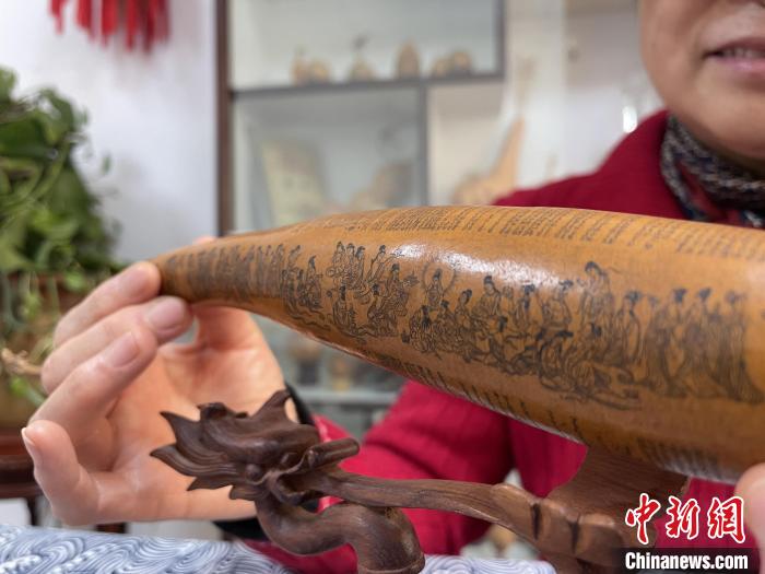 Gansu: affreschi di Dunhuang intagliati sulle cucurbite