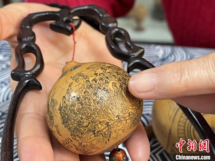 Gansu: affreschi di Dunhuang intagliati sulle cucurbite