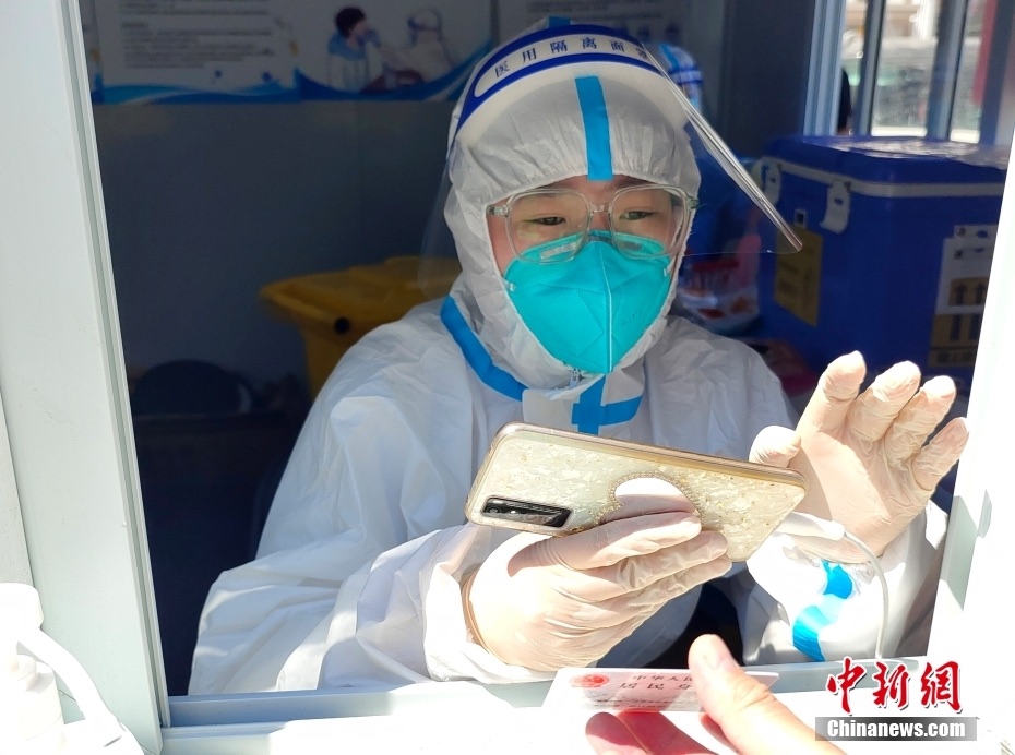 Beijing: i cittadini partecipano al test reglare di Covid-19