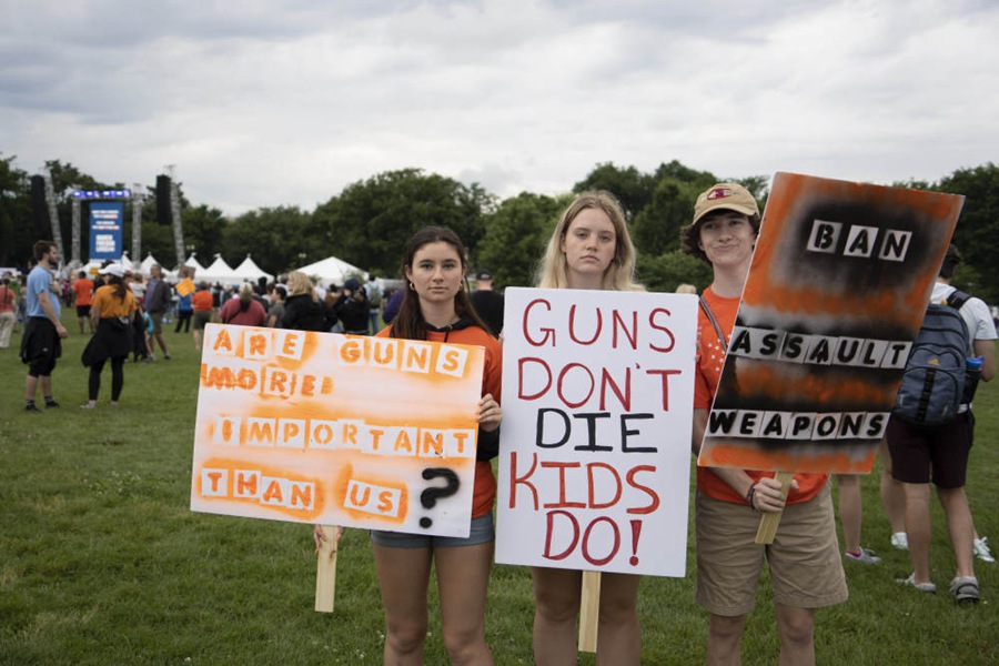USA, manifestazioni contro la violenza delle armi da fuoco in vari luoghi