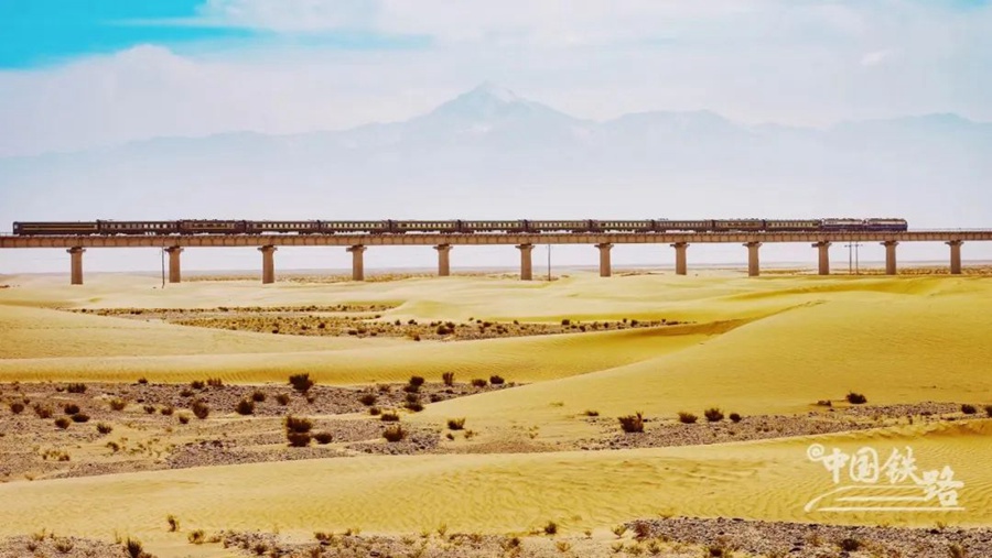 Cina: aperta la ferrovia Hotan-Ruoqiang, il primo anello ferroviario del deserto del mondo