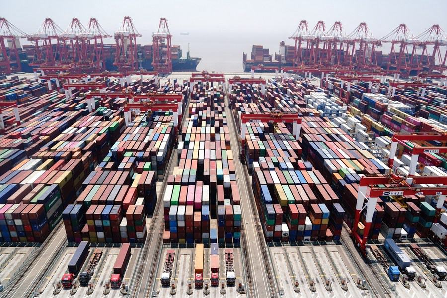 Vista del terminal container automatizzato del porto di Shanghai Yangshan Deep Water Port, nella Cina orientale di Shanghai. (17 maggio 2022 - Xinhua/Ding Ting)
