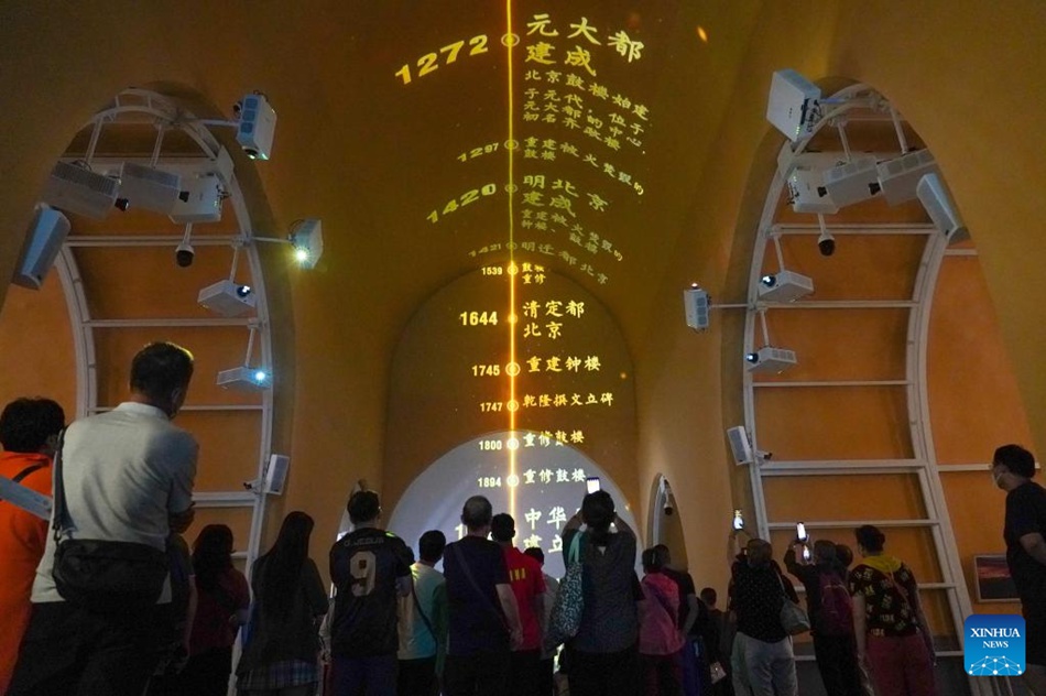 Beijing: mostra sulla storica torre del tamburo Gulou