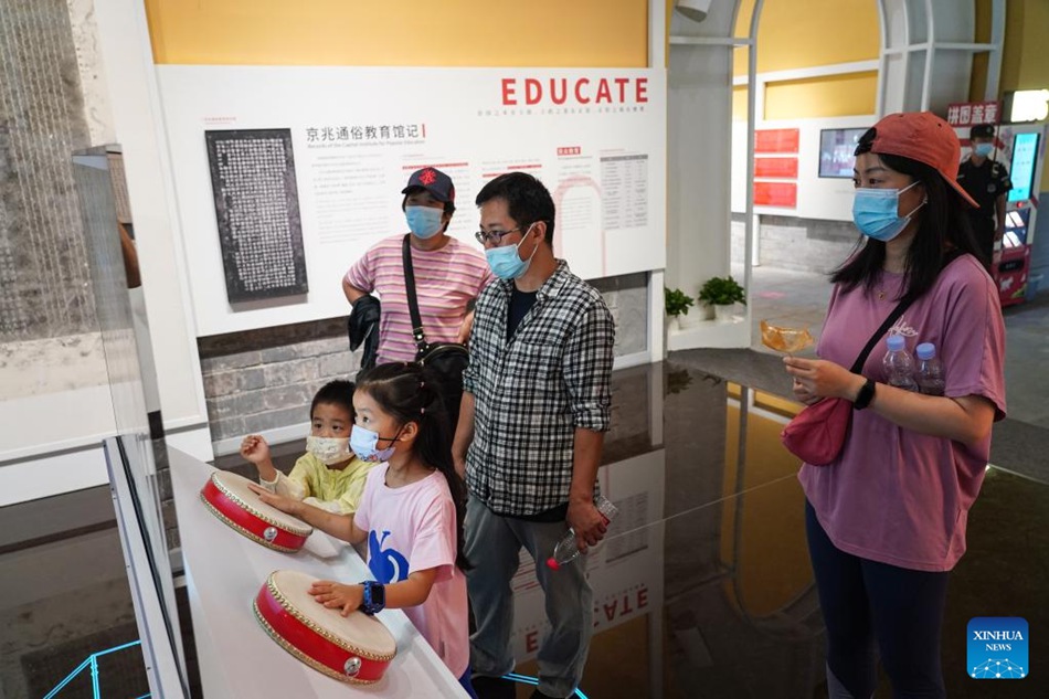 Beijing: mostra sulla storica torre del tamburo Gulou