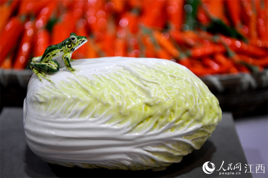 Jingdezhen: i frutti di ceramica prendono vita