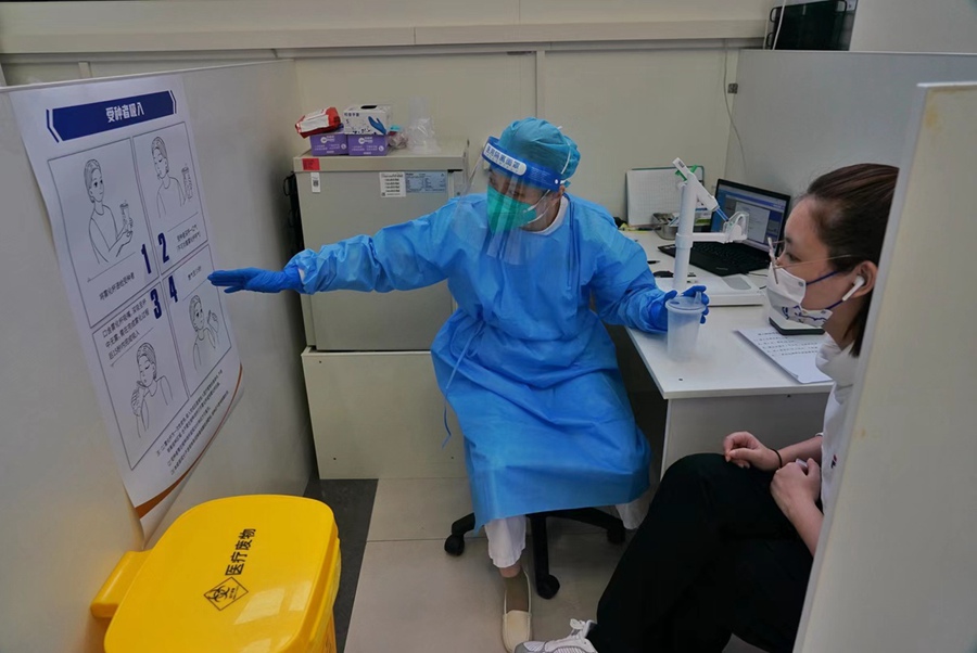 Shanghai lancia i vaccini COVID-19 per inalazione