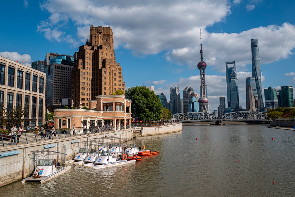 Shanghai: l'atmosfera autunnale si addensa negli spazi pubblici lungo il fiume Suzhou