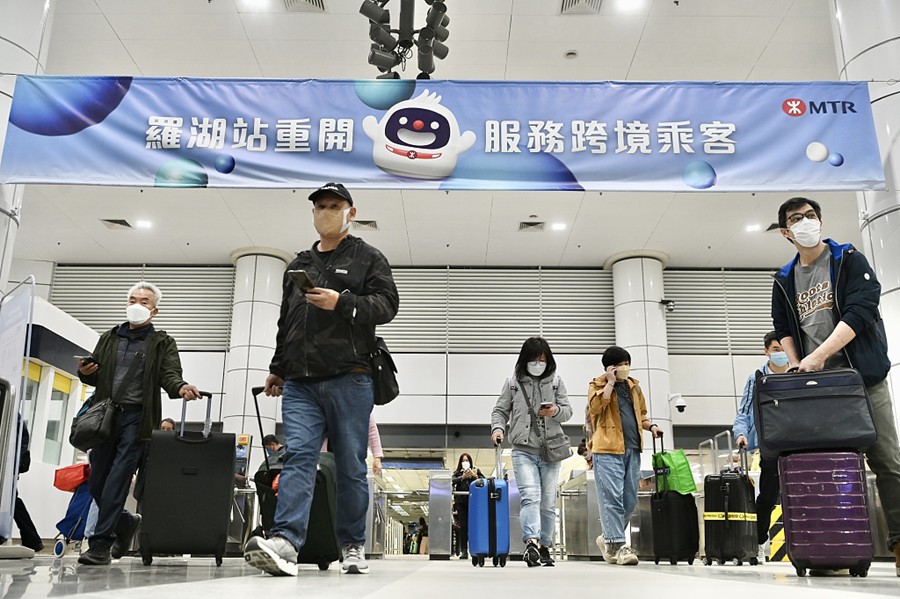 Ingressi e uscite giornalieri della Cina hanno raggiunto livelli record dall'inizio dell'epidemia