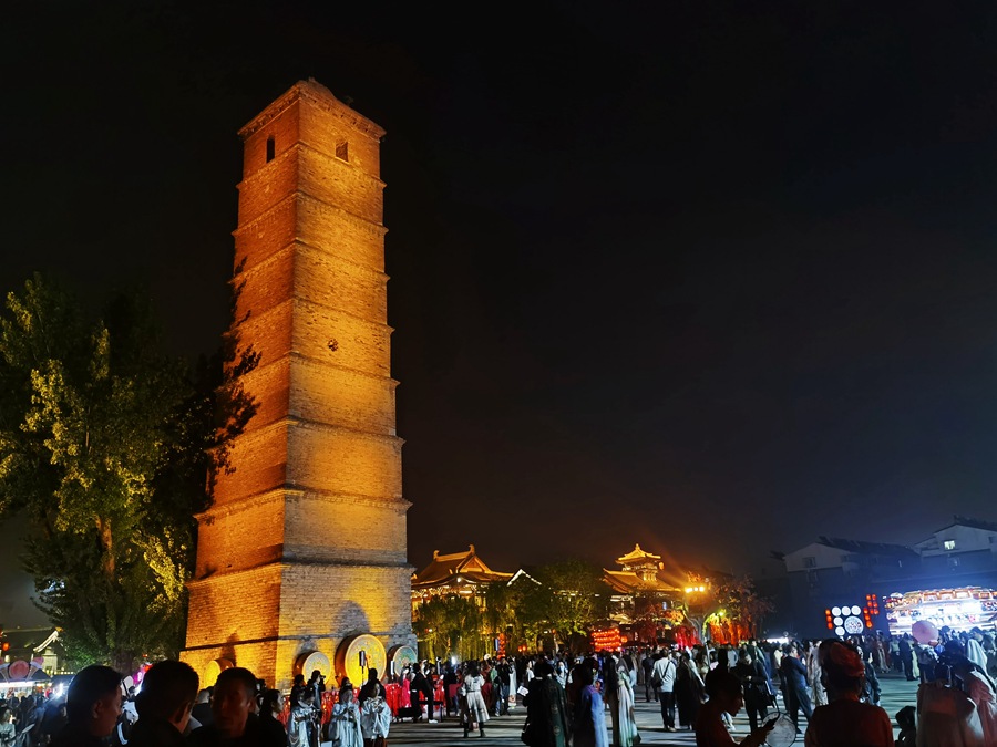 Antico borgo di Luoyi: un'esperienza immersiva della bellezza del Hanfu