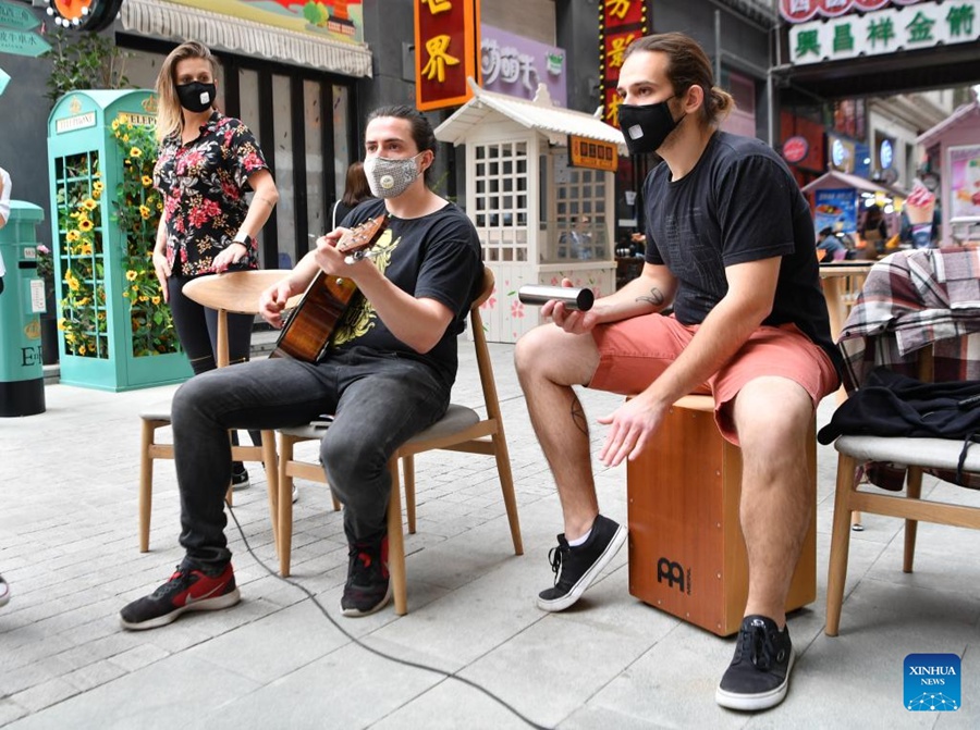 Vari tipi di musica in tutto il mondo si incontrano a Xi'an attraverso gli scambi culturali