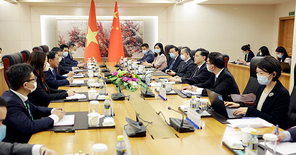 Incontro fra Qin Gang e il ministro degli Esteri del Vietnam, Bui Thanh Son