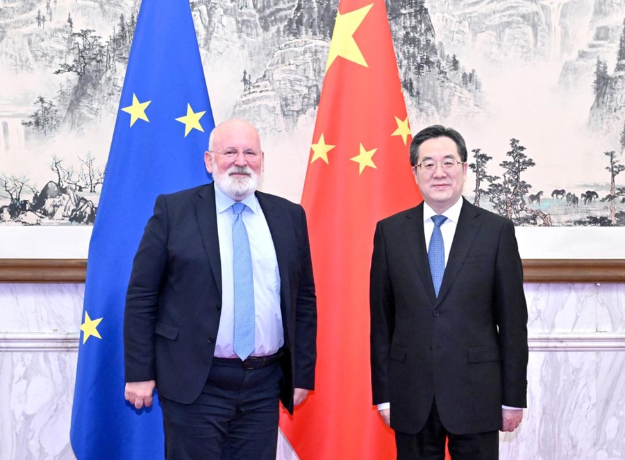Il vice premier cinese Ding Xuexiang e il vicepresidente esecutivo della Commissione europea Frans Timmermans tengono il quarto Dialogo ad Alto Livello sull'Ambiente e il Clima Cina-UE, a Beijing. (4 luglio 2023 - Xinhua/Yue Yuewei)