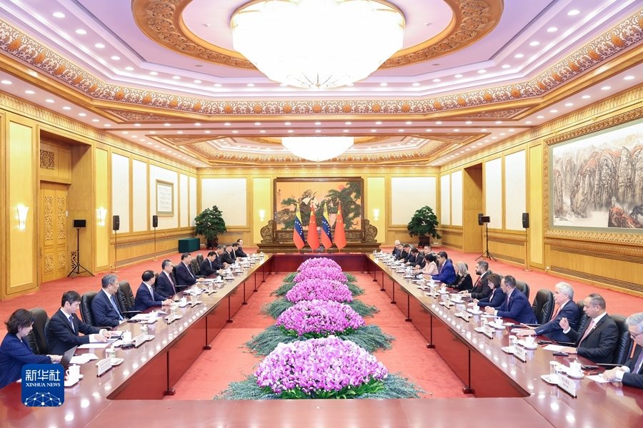 Colloquio tra Xi Jinping e il presidente venezuelano Maduro