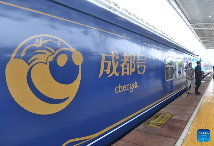 Treno turistico a tema panda debutta a Chengdu