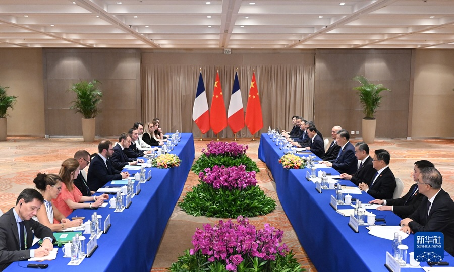 Xi Jinping incontra il Presidente francese Emmanuel Macron