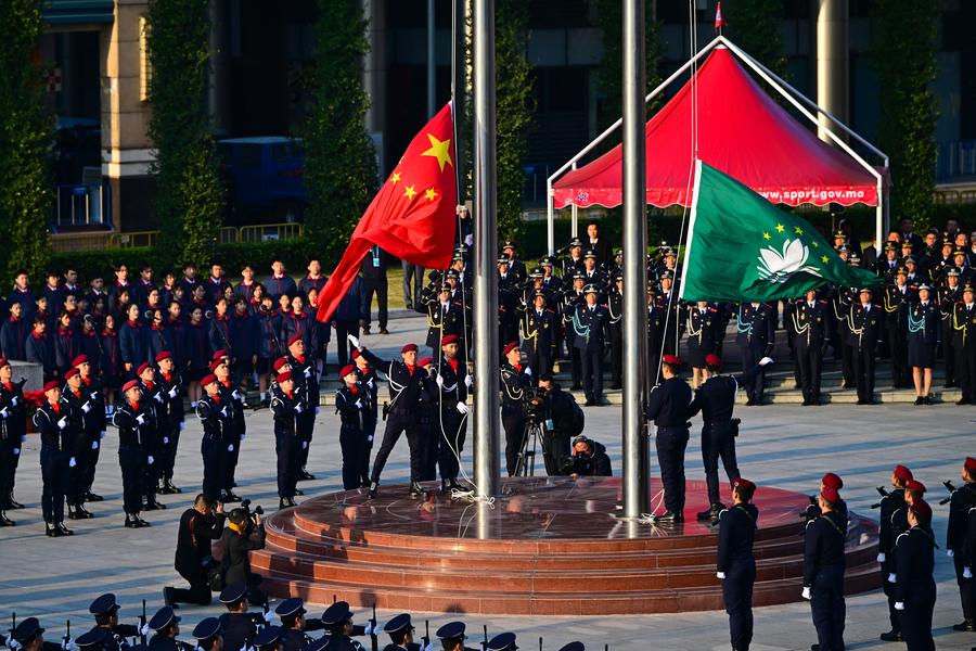 Cerimonia dell'alzabandiera per celebrare l'anniversario del ritorno di Macao alla madrepatria