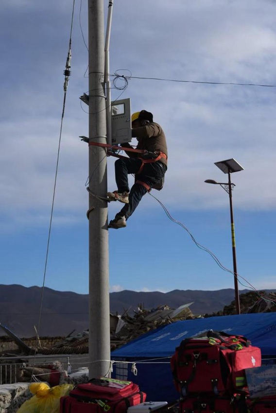 Terremoto nello Xizang, 126 morti, in corso le operazioni di soccorso