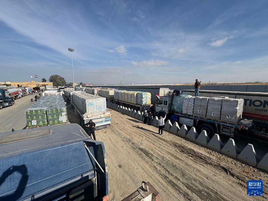 Accordo di cessate il fuoco: numerosi camion carichi di aiuti umanitari si riversano a Gaza durante il primo giorno
