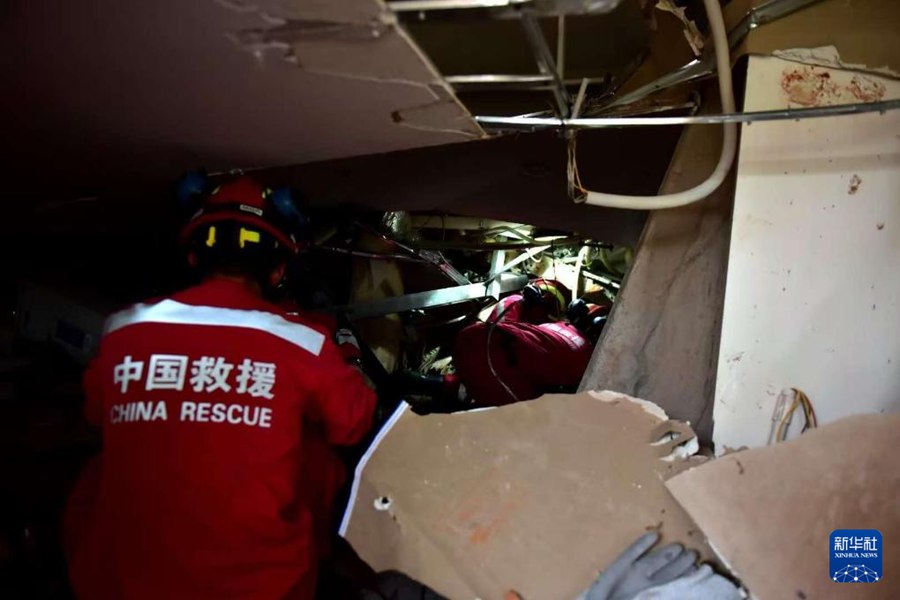 Sisma in Myanmar, squadra di soccorso cinese effettua operazione congiunta di salvataggio
