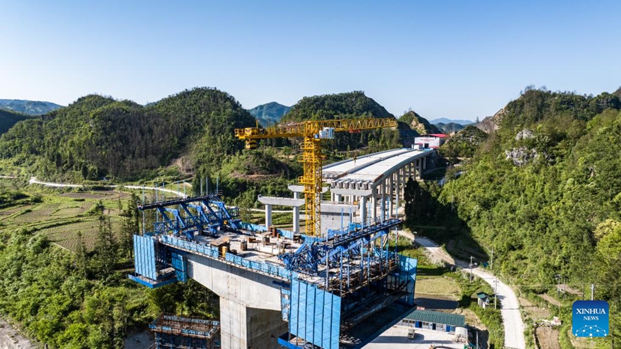 Autostrada Guiyang-Pingtang in costruzione nel Guizhou
