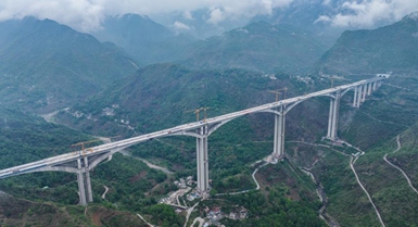 Ponte Liuzhi sull'autostrada Nayong-Qinglong completato con successo