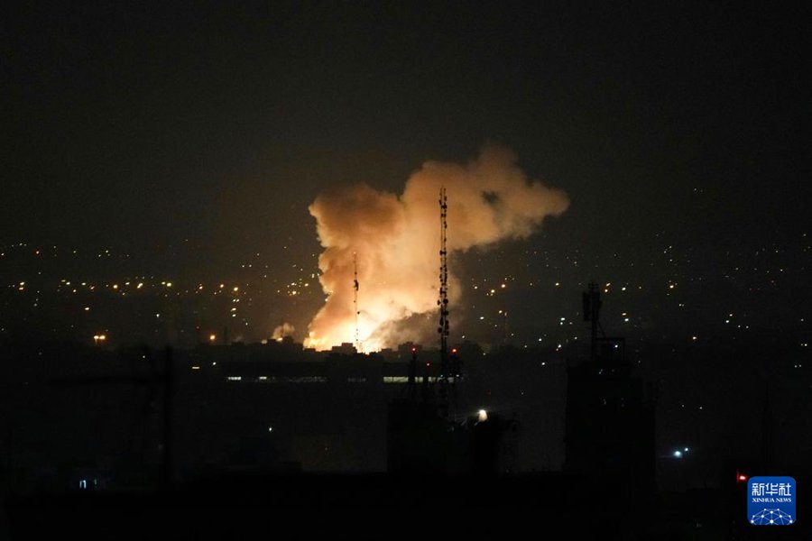 Israele lancia un attacco all'Iran, esplosione a Teheran