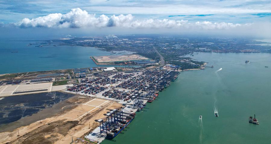 Commercio estero della Cina mostra resilienza in un contesto globale complesso