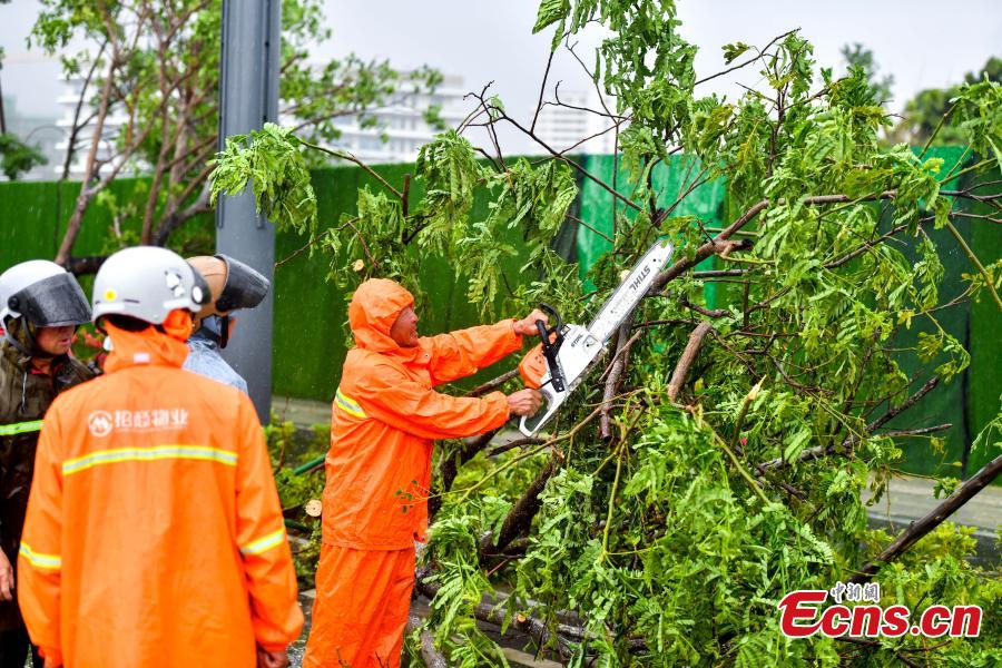 Il tifone Wutip colpisce Hainan con forti venti e pioggia