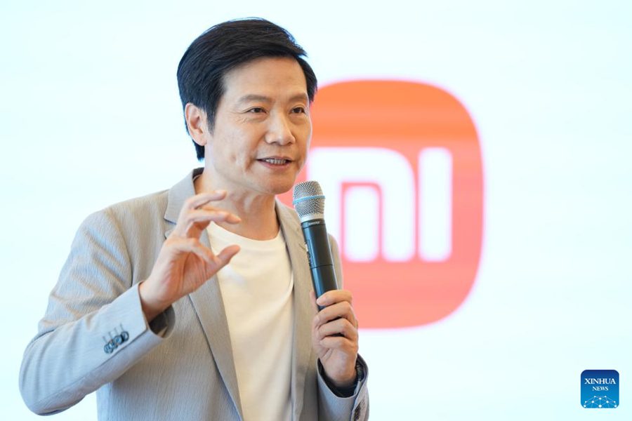 Lei Jun, fondatore e presidente di Xiaomi, parla ai media presso la fabbrica automobilistica Xiaomi a Beijing, capitale della Cina. (16 giugno 2025 - Xinhua/Zheng Huansong)