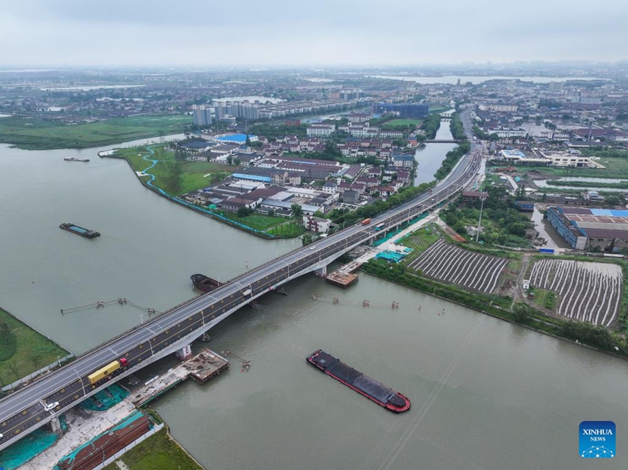Panorama del ponte Pingwang nel distretto Wujiang di Suzhou, nella provincia orientale del Jiangsu. (23 giugno 2025 - Xinhua/Ji Chunpeng)