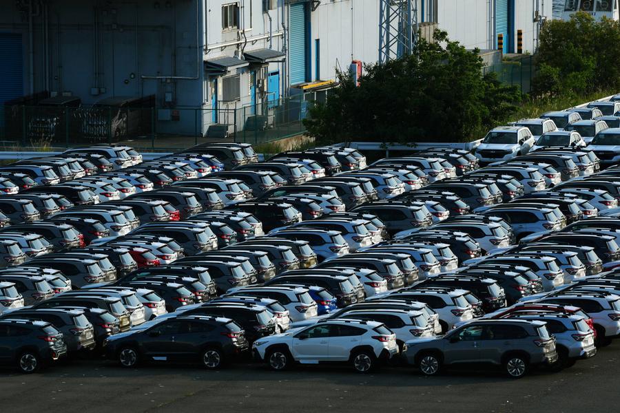Auto in vendita in un porto di Yokohama, Giappone. (3 luglio 2025 - Xinhua/Jia Haocheng)