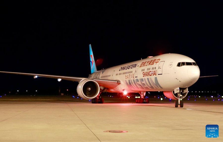 Il volo MU845 diretto a Parigi pronto alla partenza dall'aeroporto internazionale Lukou di Nanjing, nella provincia orientale cinese del Jiangsu. (8 luglio 2025 - Xinhua/Fang Tianxiang)