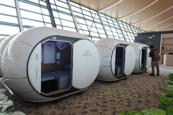 Cabine relax all'Aeroporto Internazionale Pudong di Shanghai. (China Daily/Gao Erqiang)