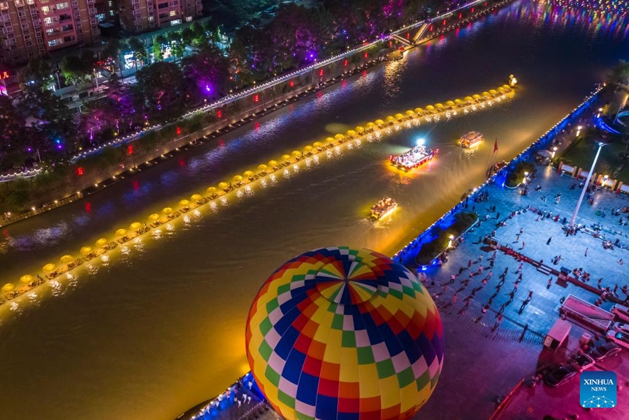 Xuan'en promuove il turismo notturno lungo il fiume Gongshui nella Cina centrale