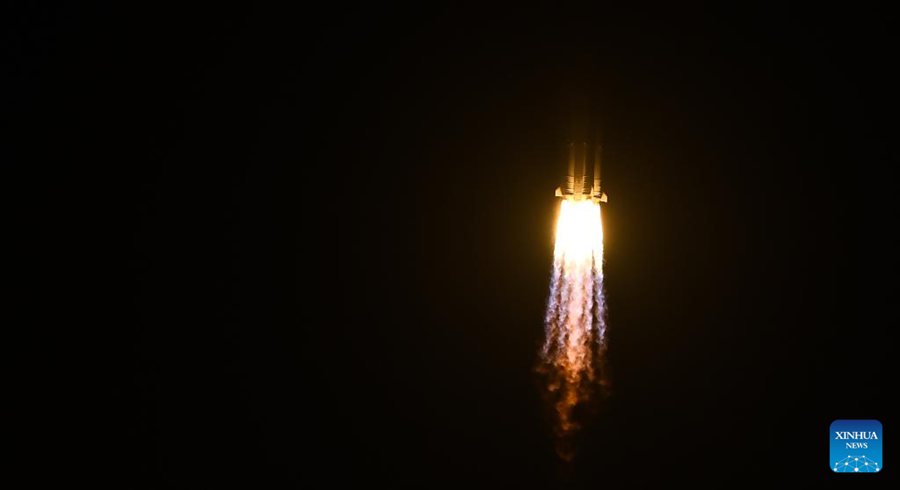 La Cina lancia il veicolo cargo Tianzhou-9 per inviare rifornimenti alla stazione spaziale