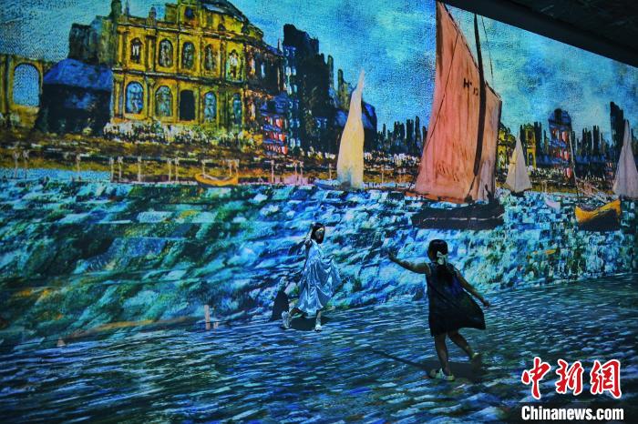 Tianjin: Un edificio di parcheggio trasformato in museo d'arte