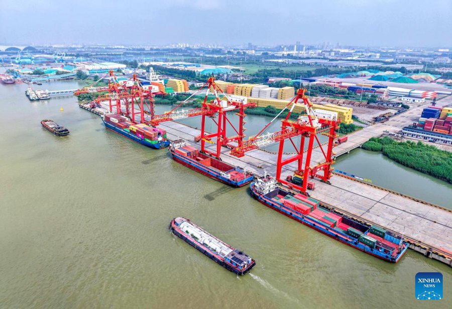 Vista del porto di Yangzhou, nella provincia orientale cinese del Jiangsu. (13 luglio 2025 - Xinhua/Ren Fei)