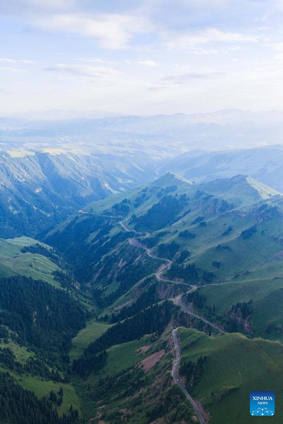 L'autostrada Duku in Cina registra un boom turistico durante l'estate