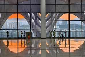 La stazione ferroviaria di Chongqing Est apre una piattaforma di osservazione panoramica