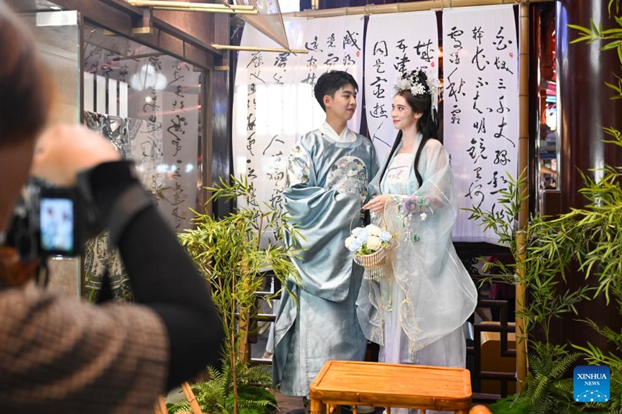 Turismo in entrata a Shanghai si intensifica con l'ondata di viaggi estivi