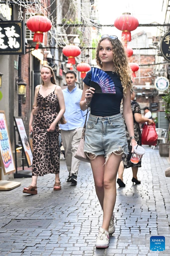 Turismo in entrata a Shanghai si intensifica con l'ondata di viaggi estivi
