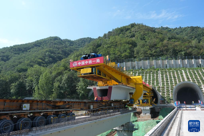 Completata la costruzione del ponte lungo la ferrovia ad alta velocità Xi'an-Ankang