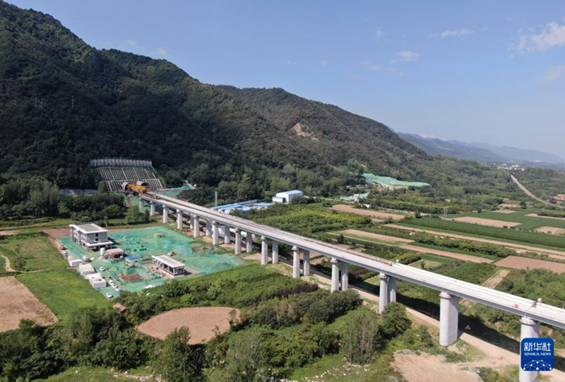Completata la costruzione del ponte lungo la ferrovia ad alta velocità Xi'an-Ankang