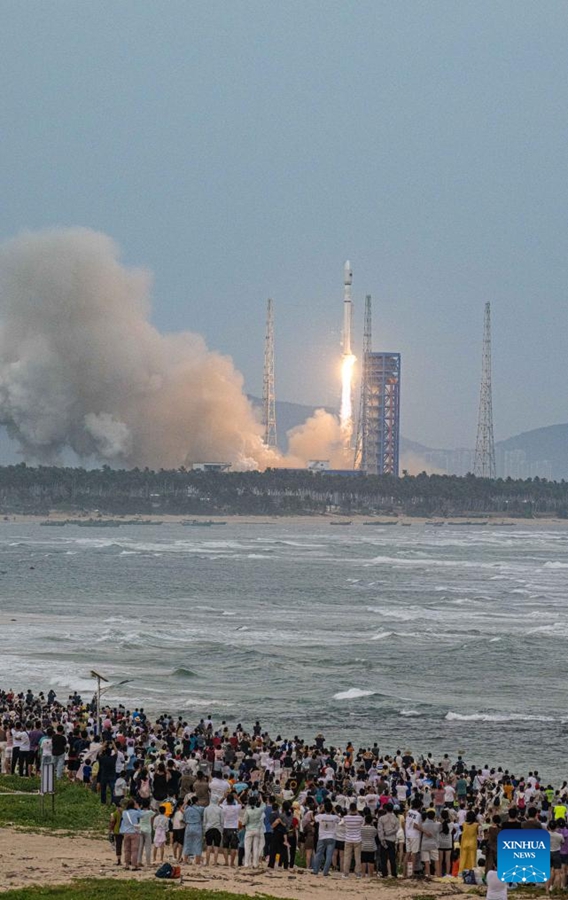 Razzo cinese Long March-12 lancia nuovi satelliti Internet